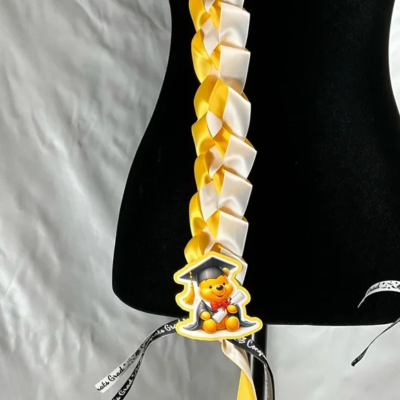 2025 Graduation Lei Winnie The Pooh White And Golden Yellow 7/8 Satin Ribbon - Picture 3 of 8